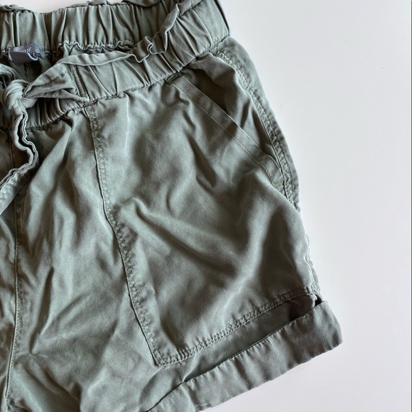 Paper-Bag Shorts - Picture 2 of 3